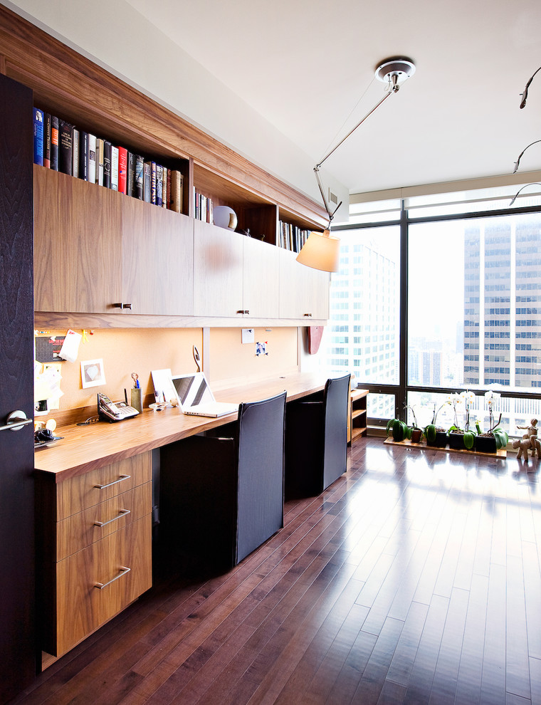 Contemporary home office in Toronto with a built-in desk.