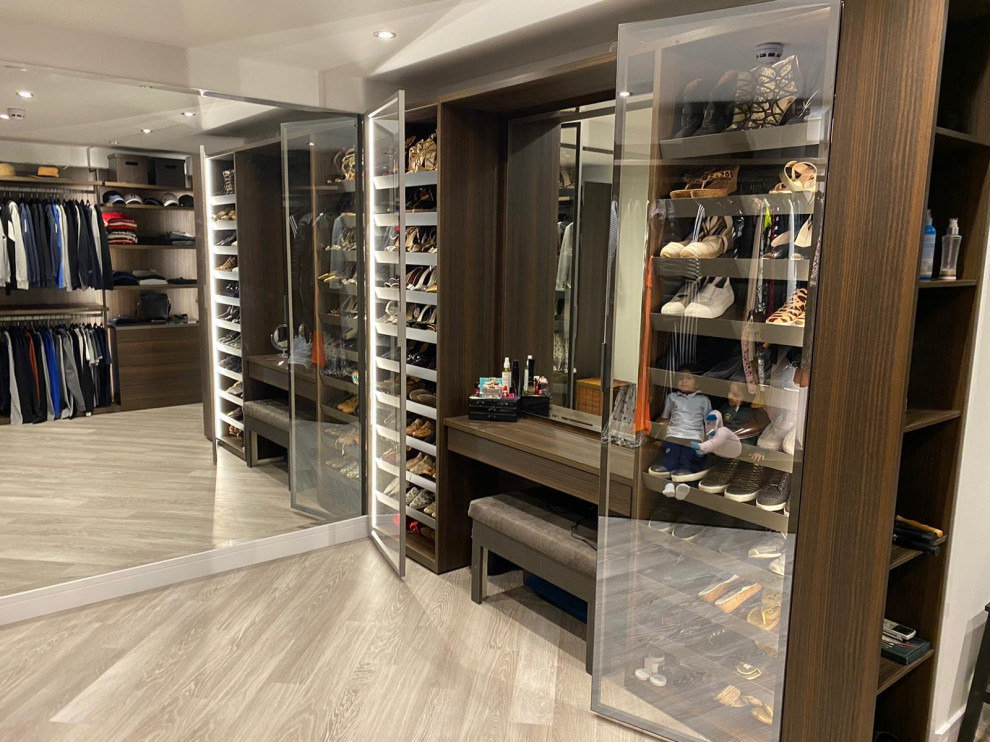 Caccaro Walk In wardrobe