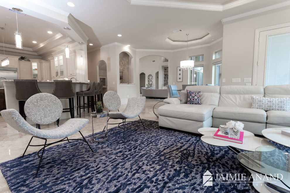 Example of a transitional home design design in Austin