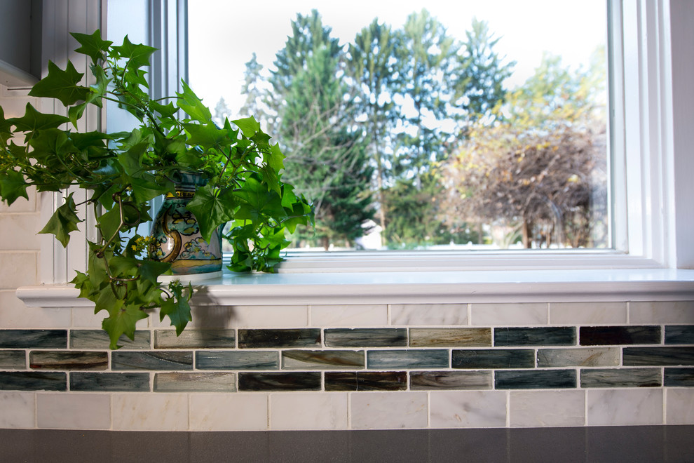 Kitchen - transitional kitchen idea