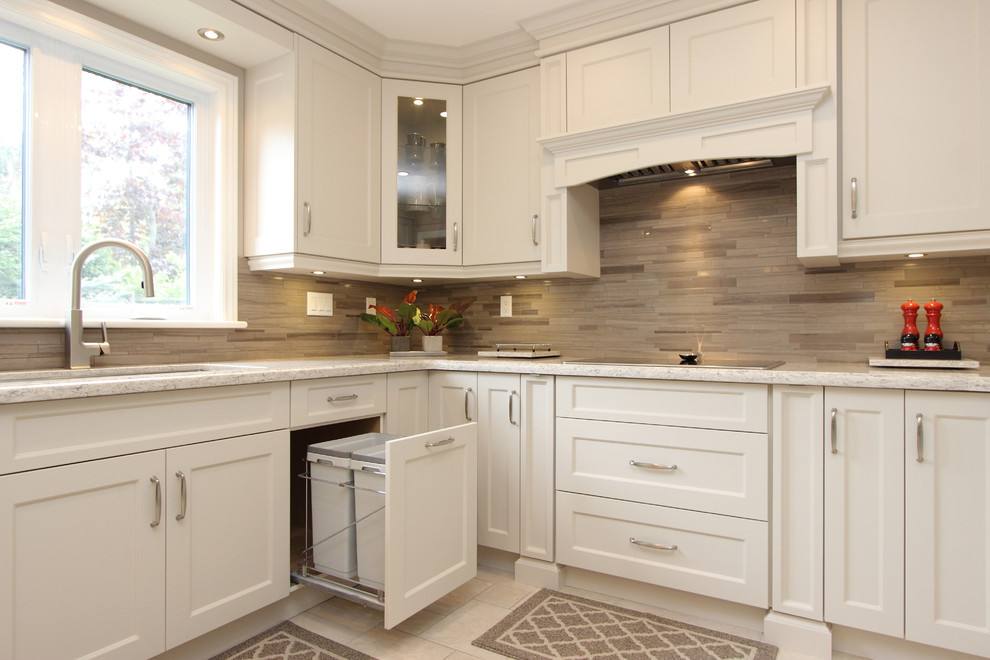 Example of a trendy kitchen design in Toronto
