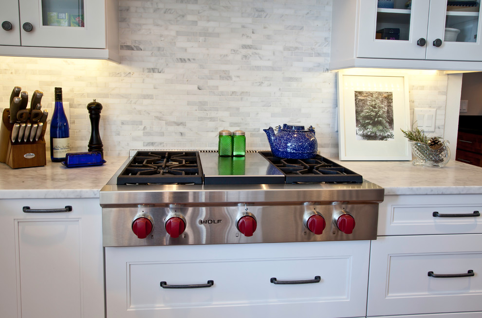 Kitchen - transitional kitchen idea