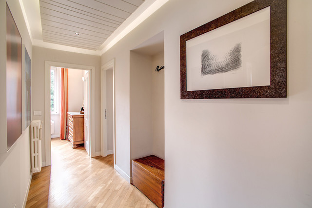 LA CASA DI FRANCO contemporary-hallway-and-landing