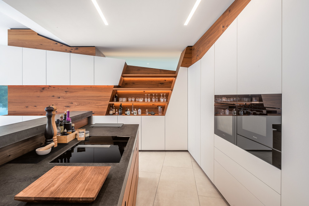 Inspiration for a contemporary kitchen remodel in Stuttgart