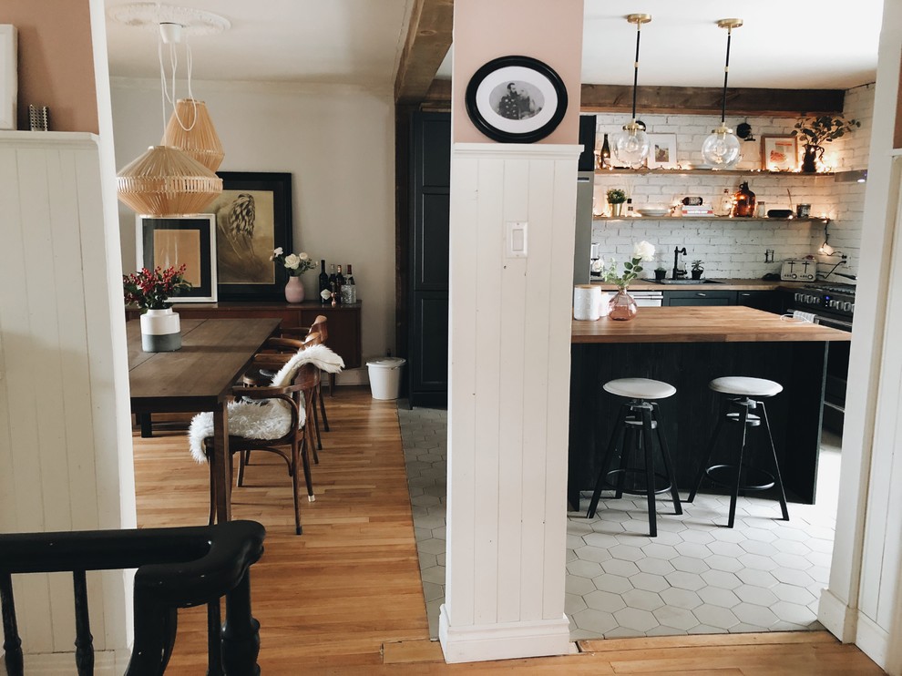 Eclectic home design photo in Montreal