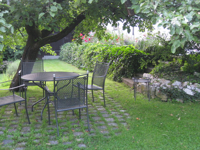 Parkartiger Garten in N&uuml;rnberg country-terrace