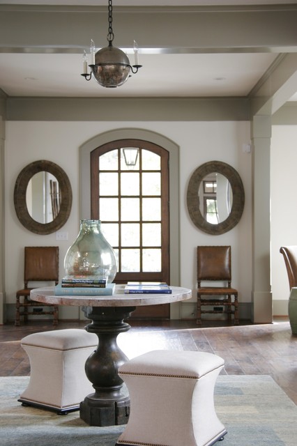 Foyer traditional-entry
