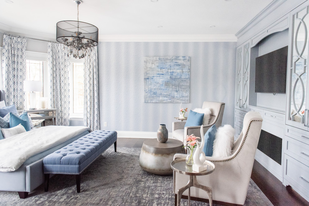Inspiration for a transitional home design remodel in Toronto