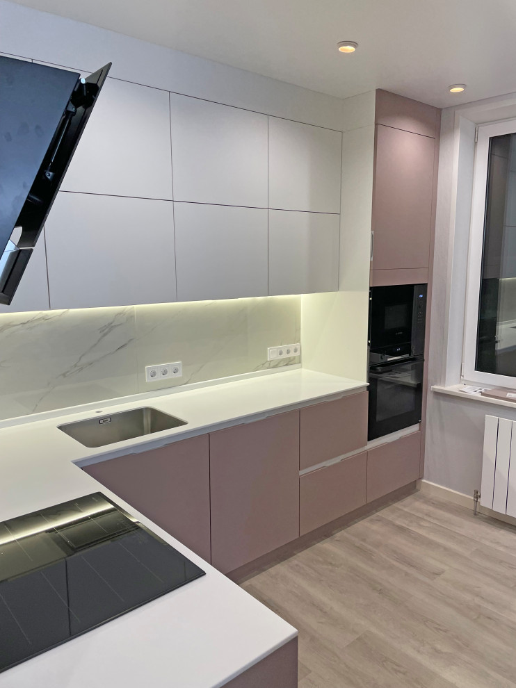 Кухня в нежных тонах