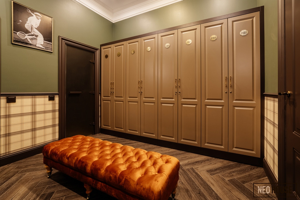 Раздевалка в теннсном клубе