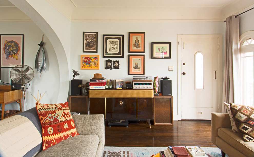 Example of an eclectic living room design in Los Angeles