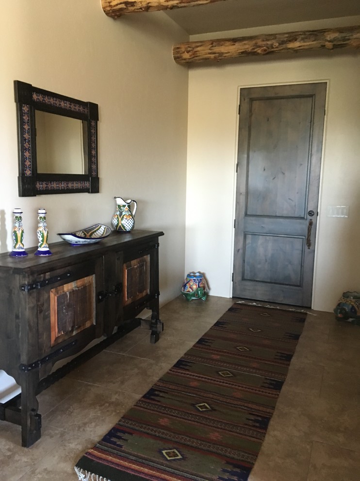 Example of an eclectic home design design in Phoenix