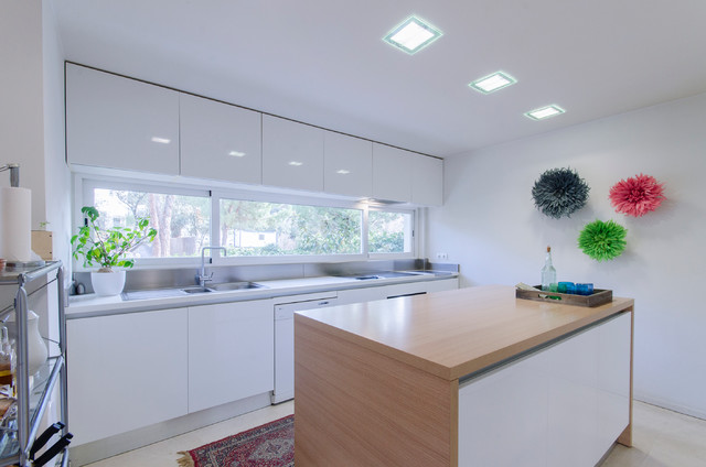 vivienda en Boadialla del monte contemporary-kitchen