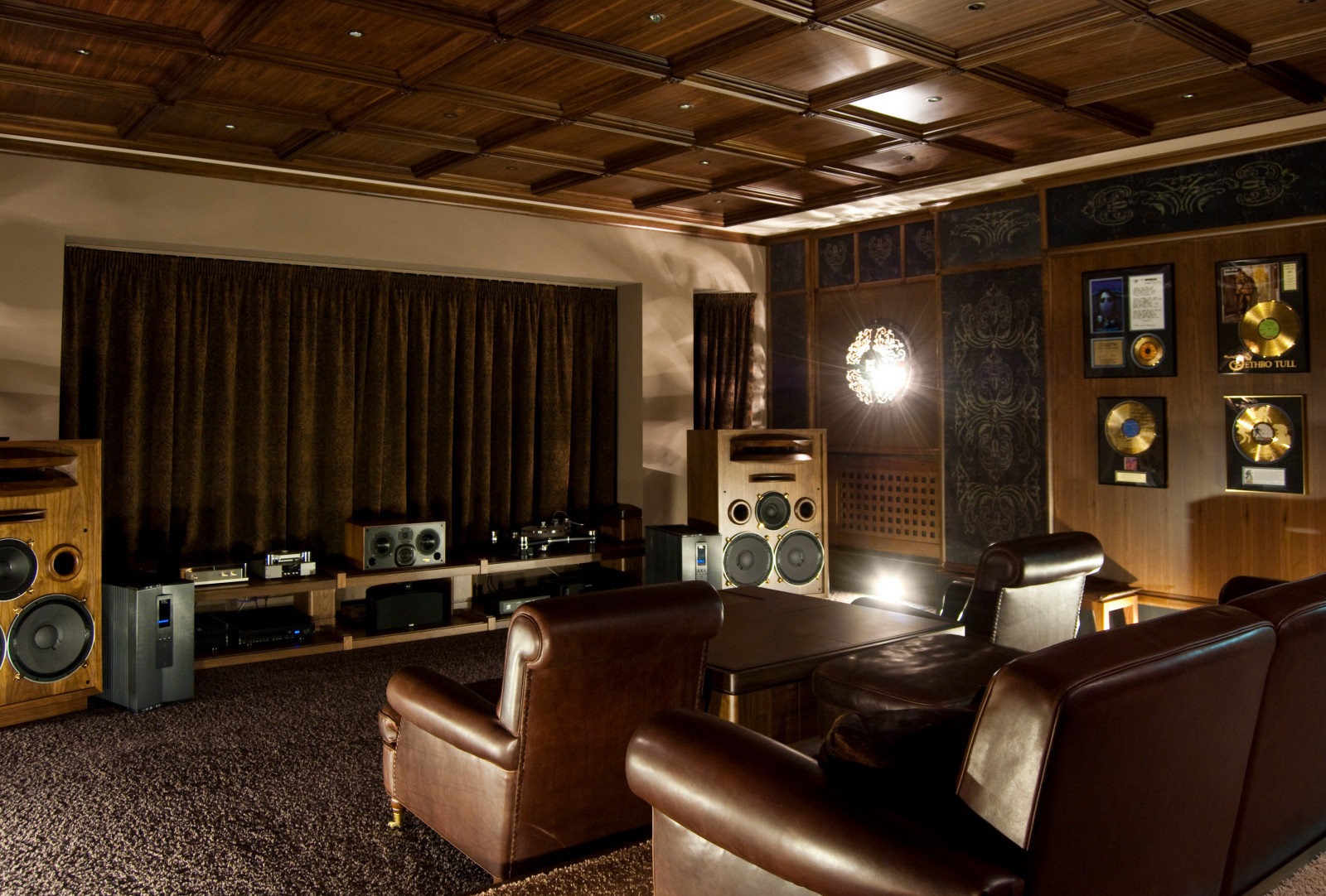 Кинотеатр в частном доме в соавторстве с Анастасией Гавриловой