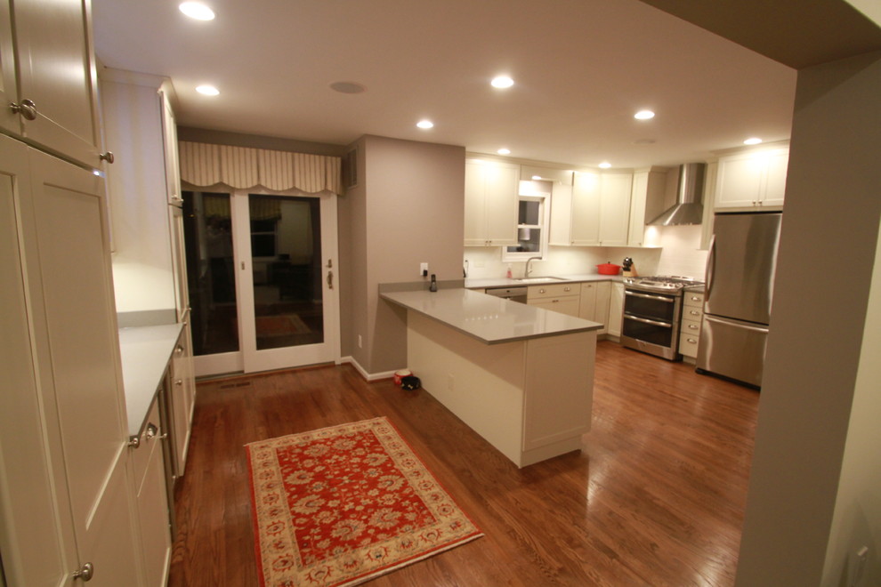 Transitional kitchen photo in DC Metro