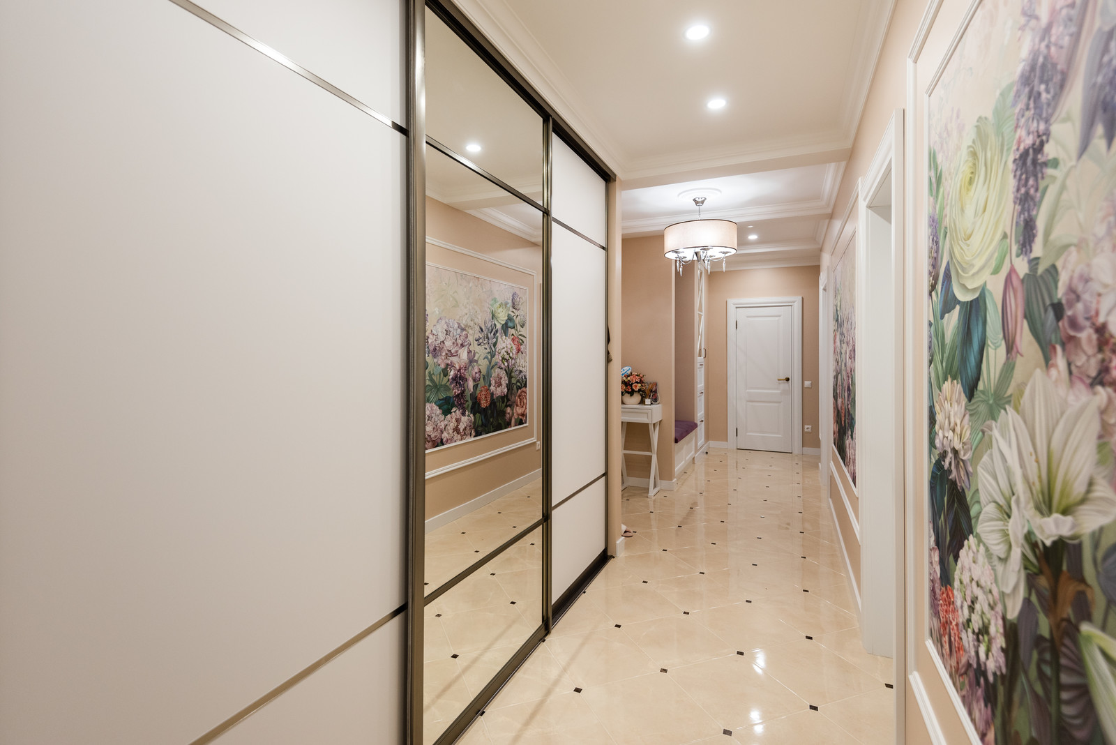 Коридор  ЖК "Аристократ"