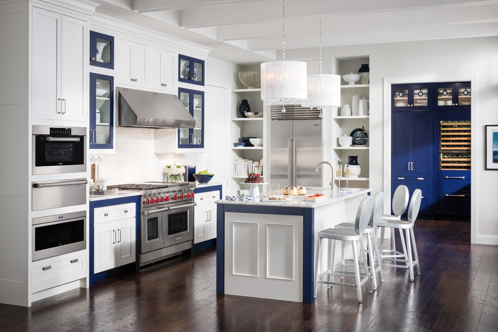 Example of a transitional kitchen design in Phoenix