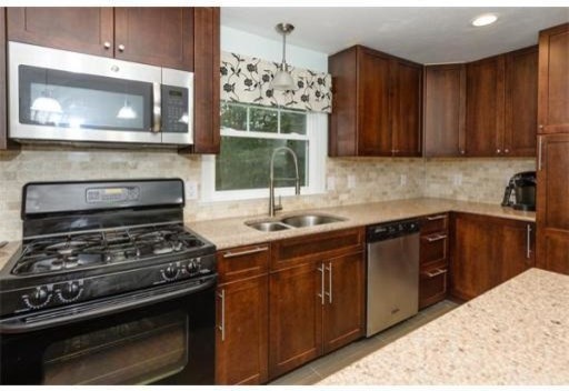 Kitchen - transitional kitchen idea in Boston