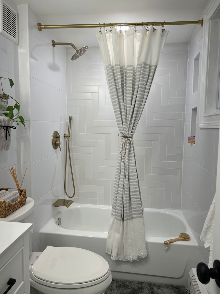 Babylon, NY - Shared Bathroom