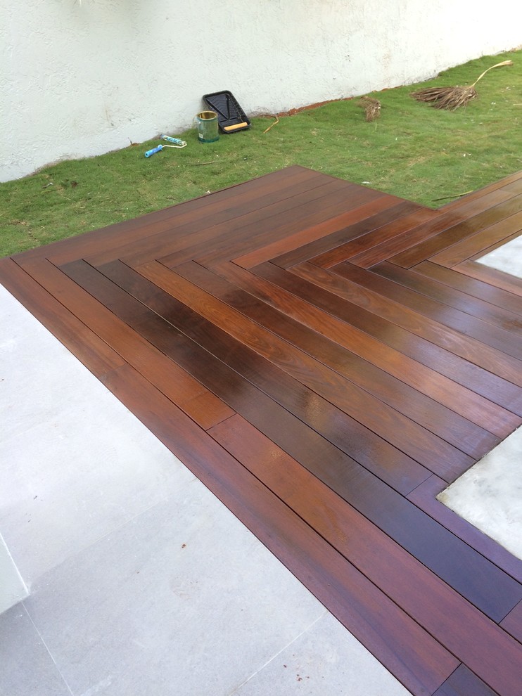 Mid-sized minimalist backyard water fountain deck photo in Miami with no cover