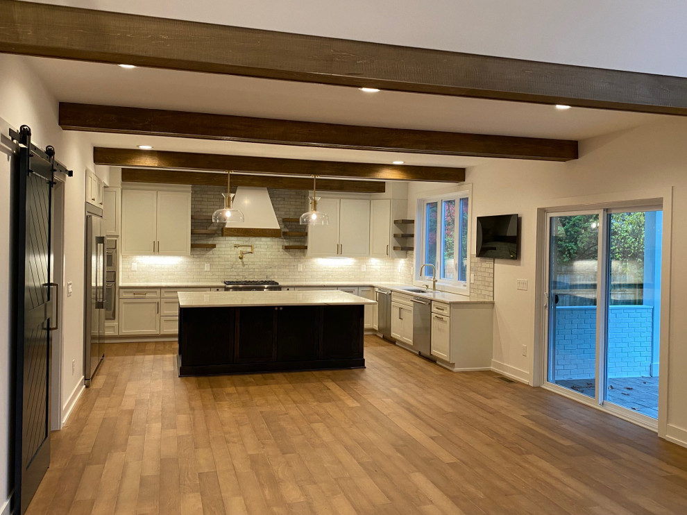 Example of a transitional kitchen design in Columbus