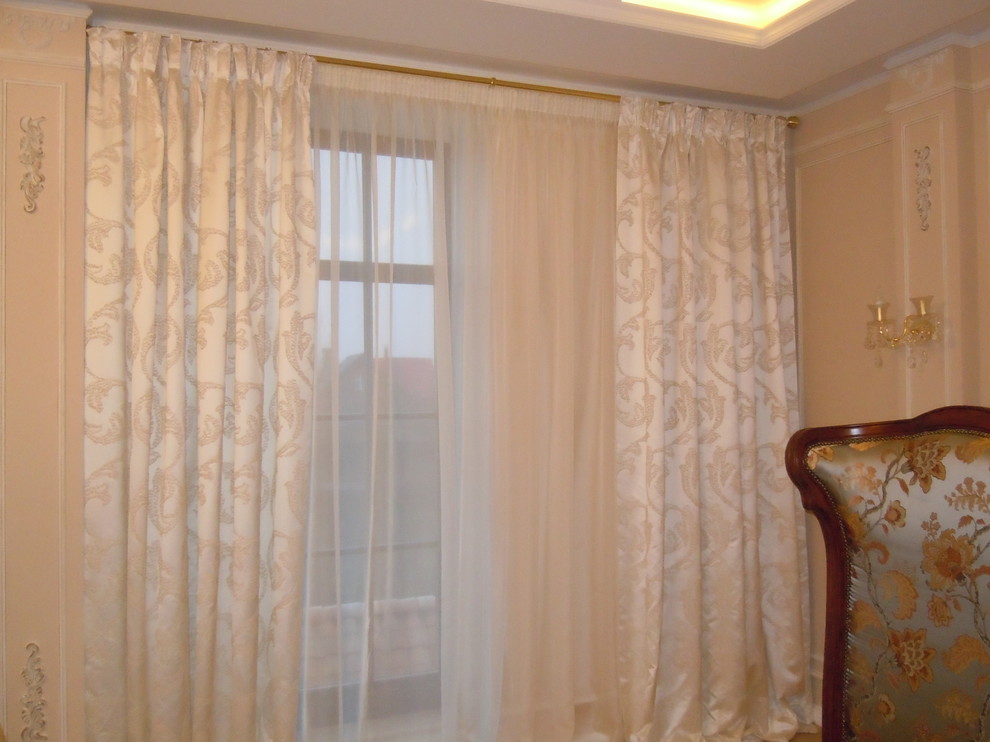 Классические шторы в загородный дом