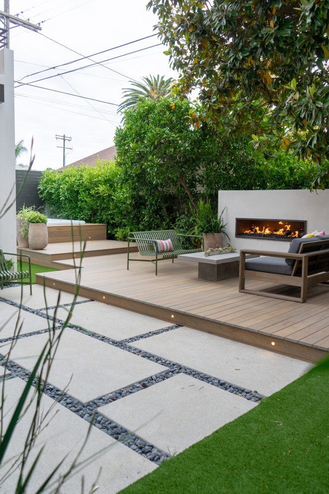 Minimalist deck photo in Los Angeles