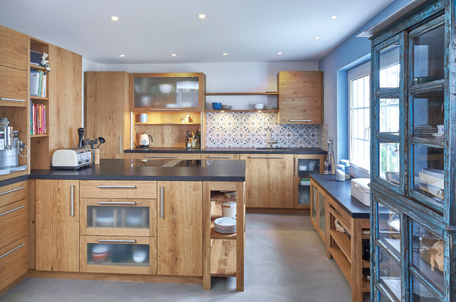 Stylische Massivholzküche mit tollen Akzenten - Landhausstil - Küche