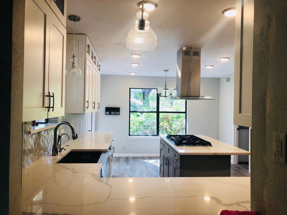 Kitchen - kitchen idea in Austin