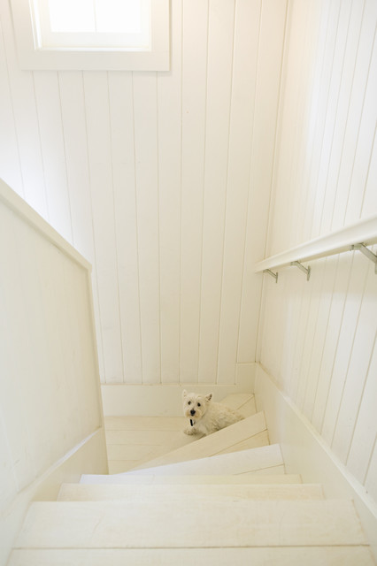 Rustic Canyon New Home sovremennaya-klassika-lestnitsa