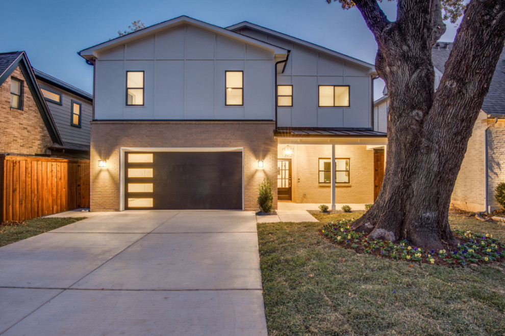 Home design - transitional home design idea in Dallas