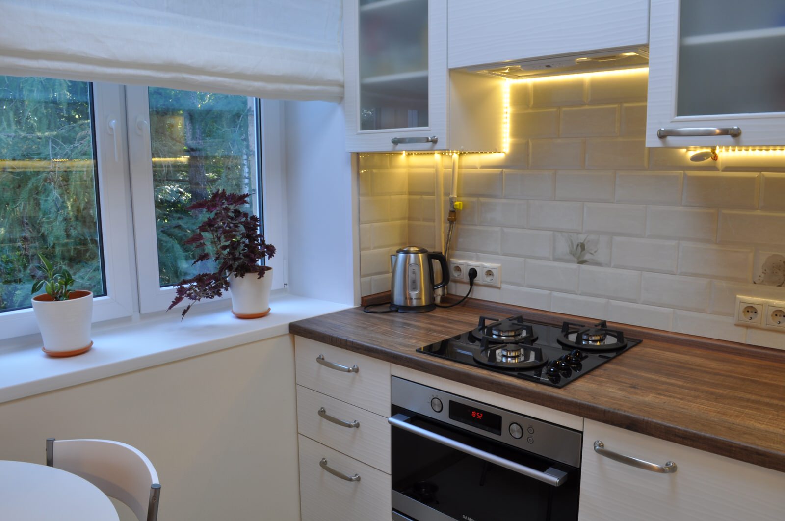 м. Молодежная