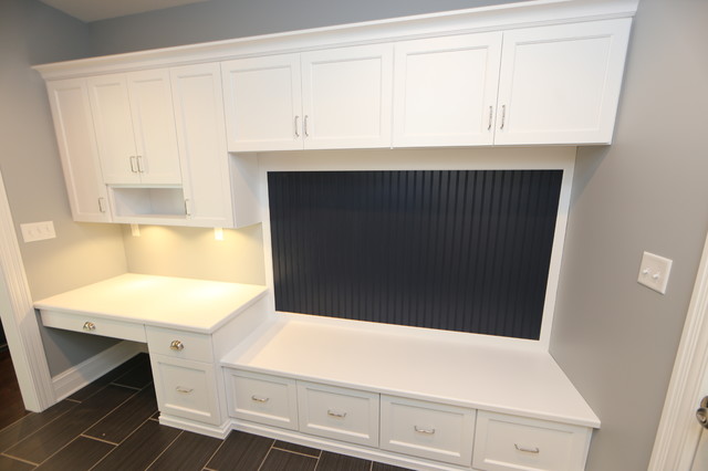 Spacious Kitchen Pantry american-craftsman-eingang