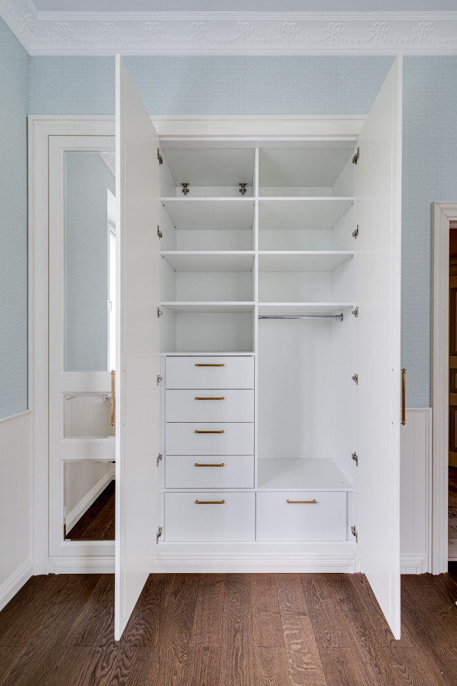 Белый шкаф из массива ольхи 05