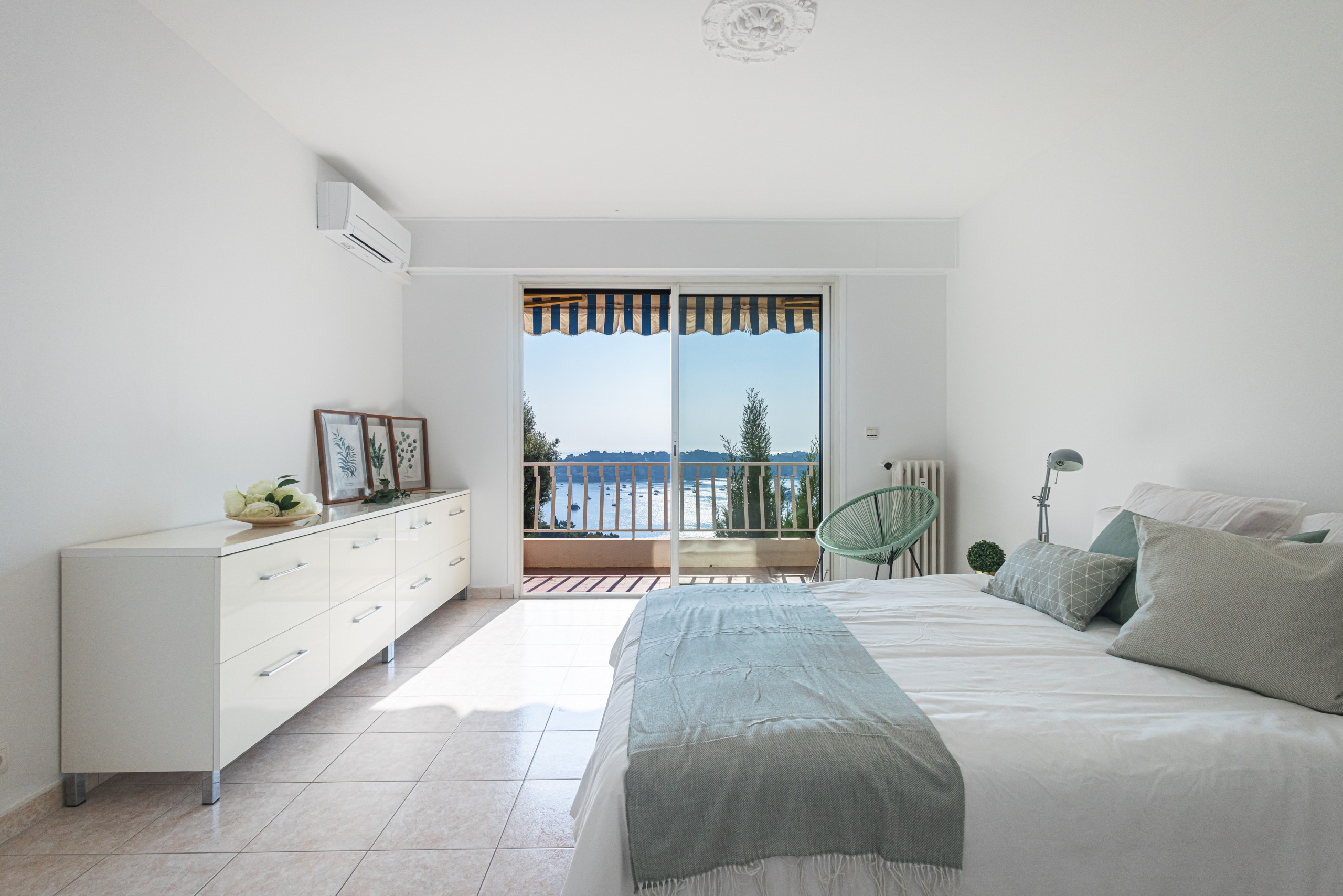 Mise en scène pour la vente, allée des marguerites, Villefranche sur mer