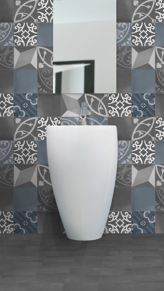 This is an example of a contemporary bathroom in Melbourne.