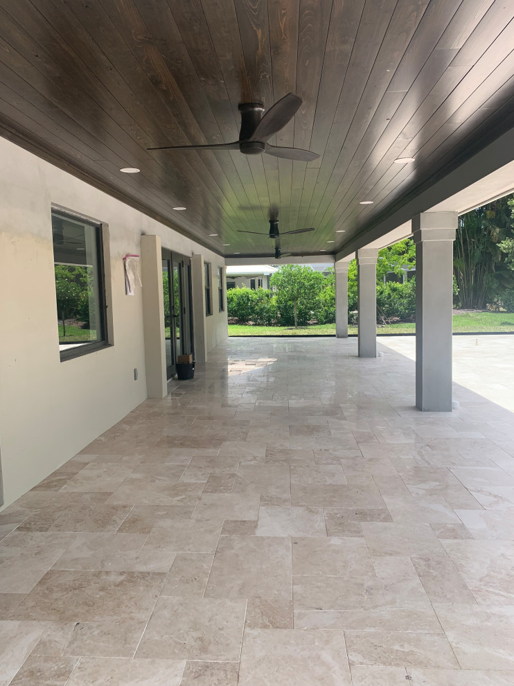 Inspiration for a transitional home design remodel in Miami