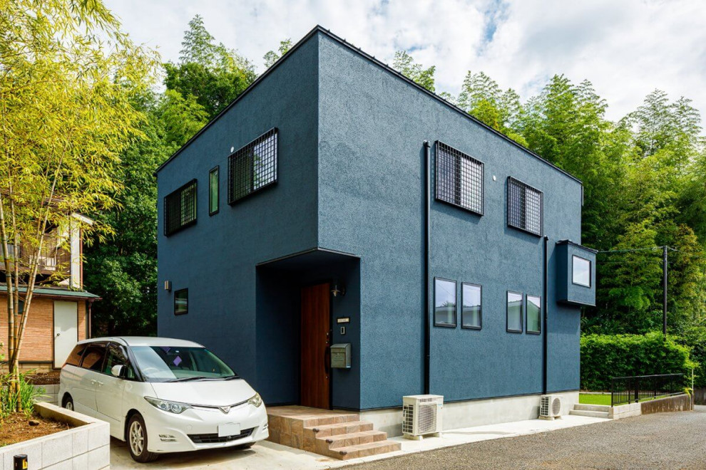 Inspiration för ett mellanstort industriellt blått hus, med två våningar, blandad fasad, platt tak och tak i metall