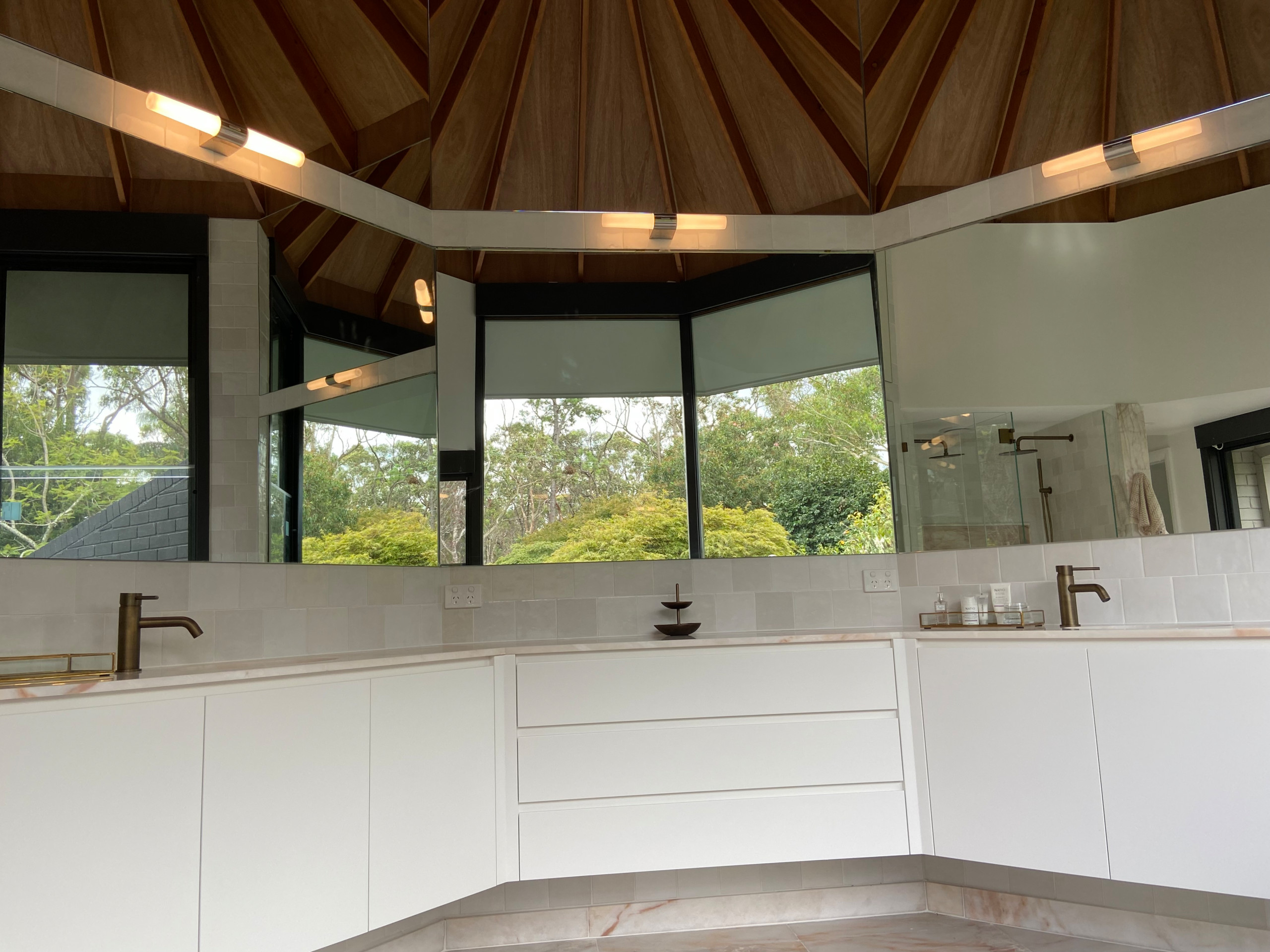 REBUILD OF A GRAND  BATHROOM