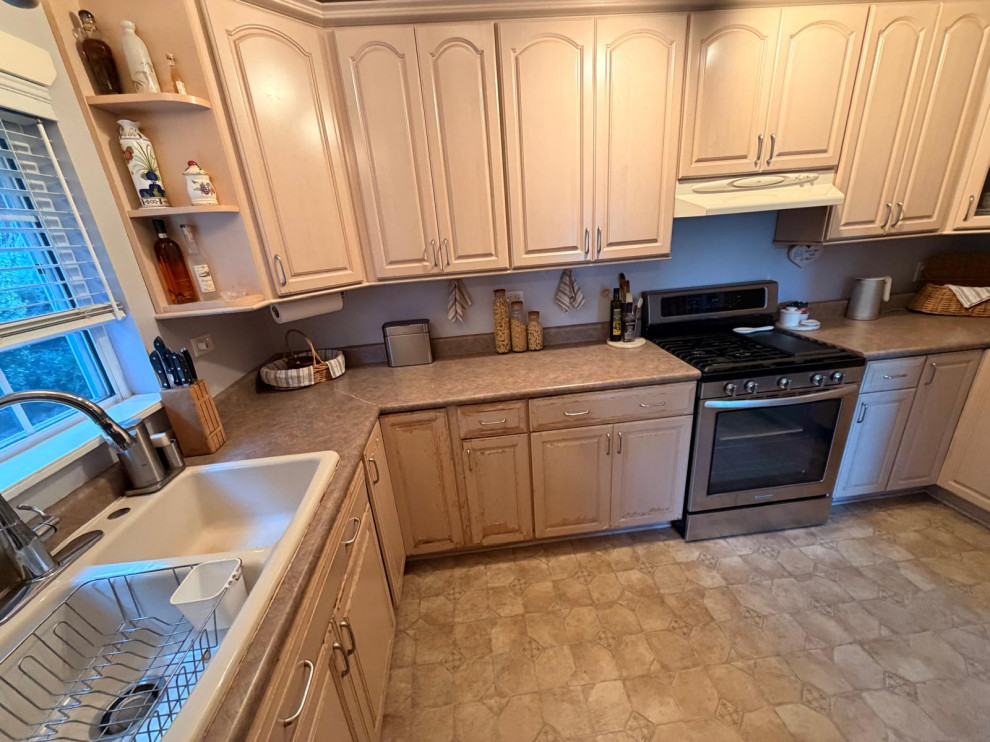 Timeless, Bright, Classic Design With A Sophisticated Two Tone Cabinet Scheme. Kitchen Remodel by Pinnacle Design and Build project photo 10