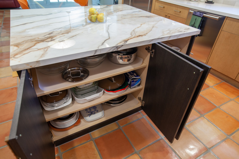 Inspiration for a contemporary kitchen remodel in Phoenix