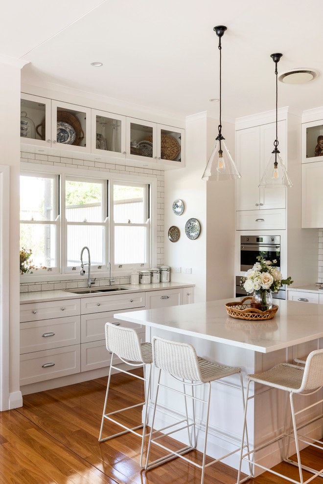 This is an example of a contemporary kitchen in Brisbane.