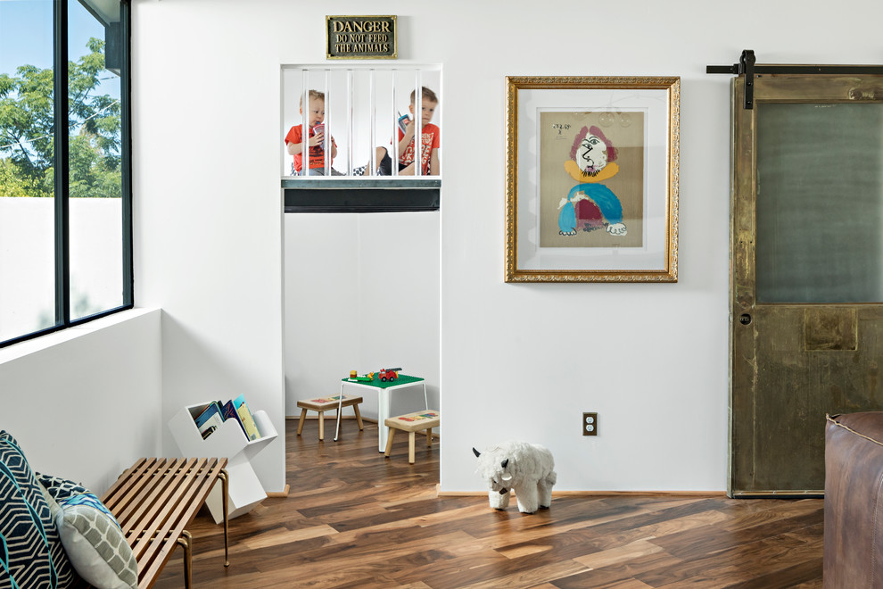 This is an example of a midcentury kids' room in Phoenix.