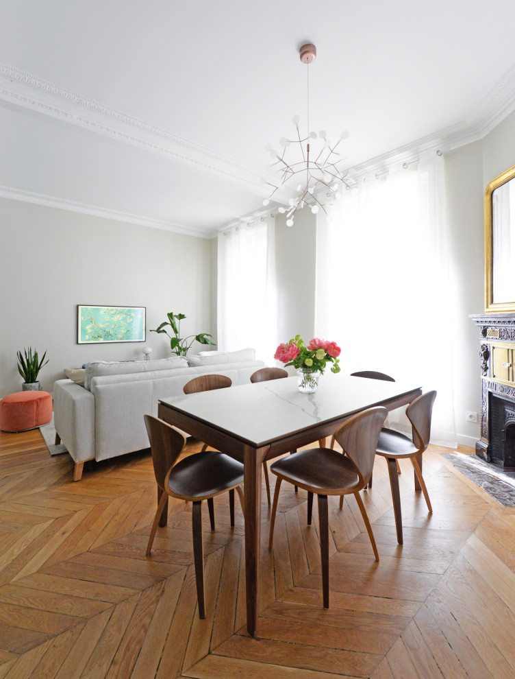 un nid douillet dans un haussmannien de 50 m2 Transitional Dining