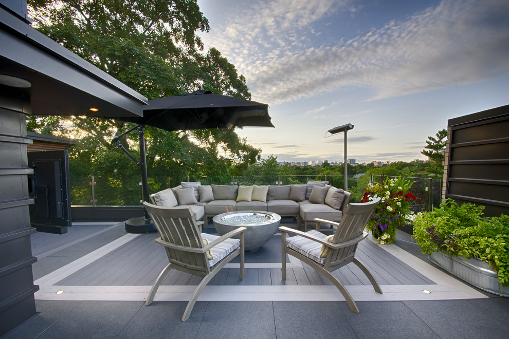 Inspiration for a contemporary rooftop deck in Ottawa.