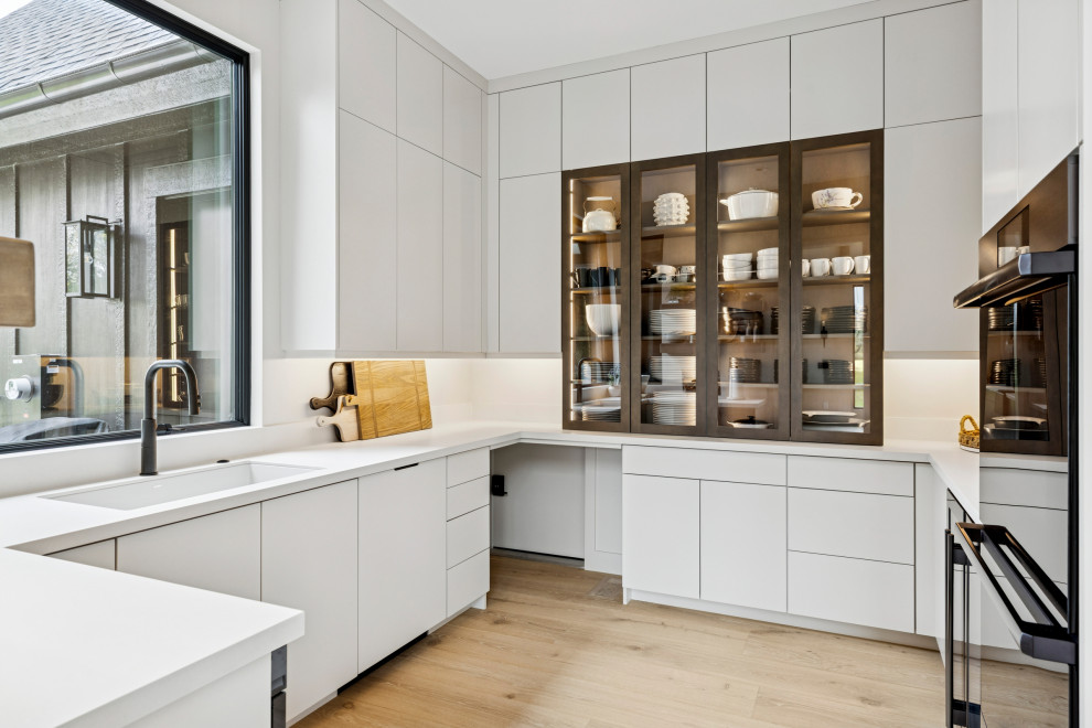 Mountain style kitchen photo in Minneapolis