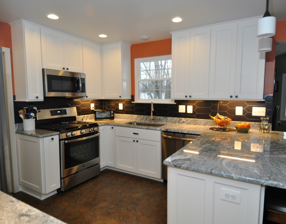 Mid-sized modern u-shaped eat-in kitchen in DC Metro with an undermount sink, white cabinets, granite benchtops, black splashback, stainless steel appliances and vinyl floors.