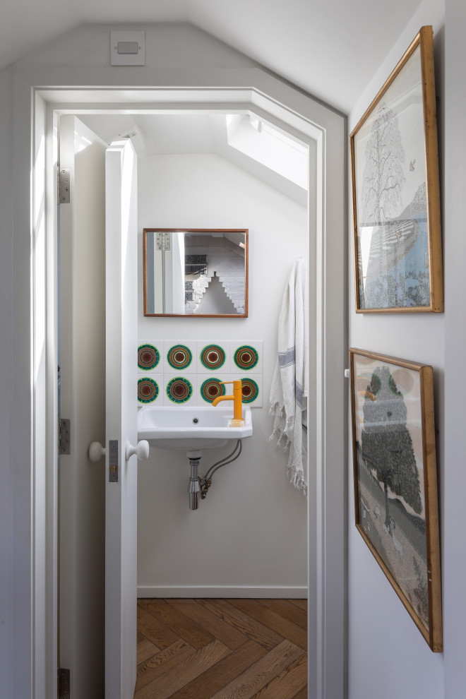 Ispirazione per una piccola stanza da bagno padronale boho chic con un lavabo e mobile bagno sospeso