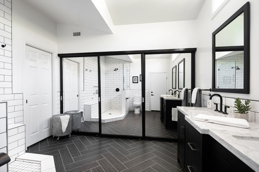Inspiration for a mid-sized midcentury master bathroom in Orange County with flat-panel cabinets, black cabinets, an open shower, a two-piece toilet, white tile, ceramic tile, white walls, porcelain floors, an undermount sink, engineered quartz benchtops, black floor and an open shower.