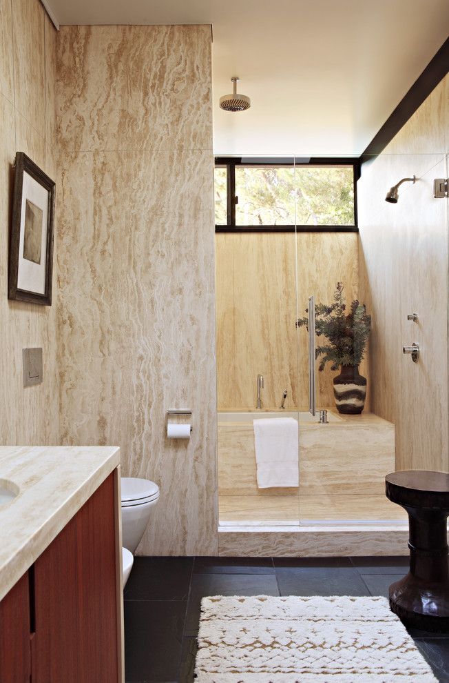 This is an example of a midcentury bathroom in Los Angeles.